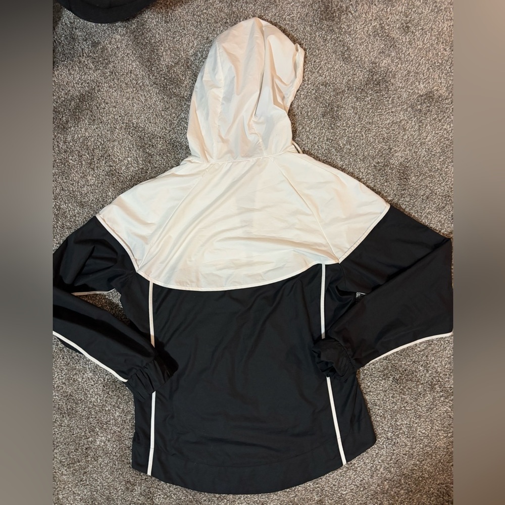 Women’s Nike Windrunner - Picture 2 of 3